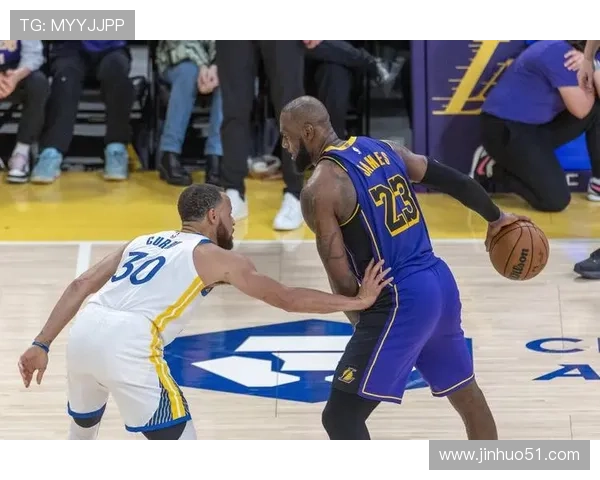 詹姆斯领衔湖人豪取五连胜 勇士迎来库里复出 2025年NBA赛季最新战况解析